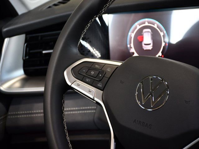 New 2026 Volkswagen Tiguan SE image 17