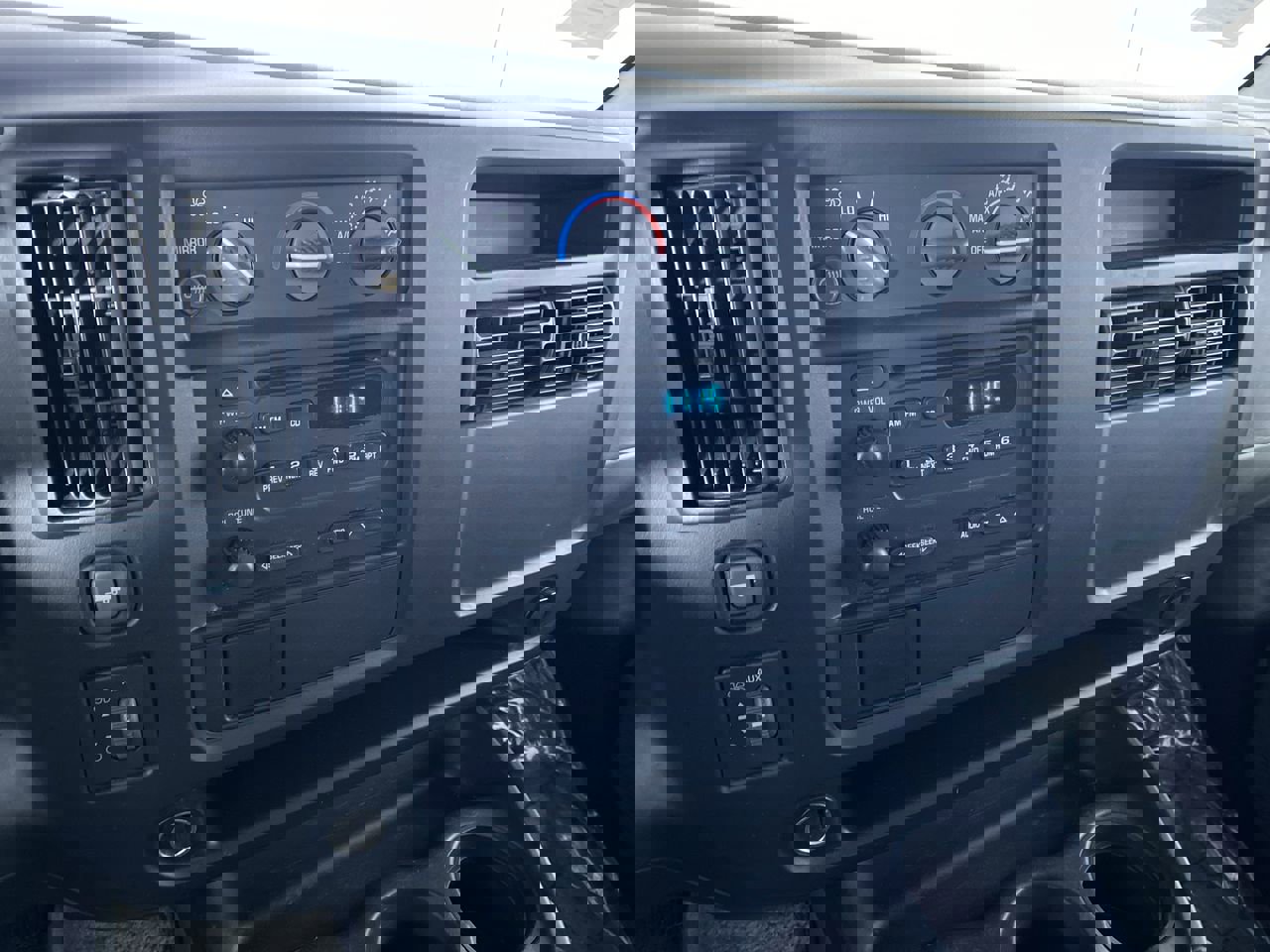 Used 2003 GMC Savana 1500 w/ Preferred Equipment Group 3 image 5