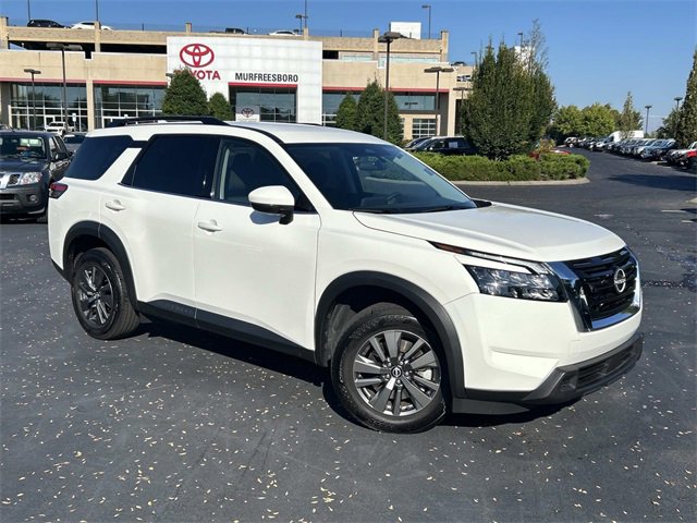 Used 2025 Nissan Pathfinder SV image 2