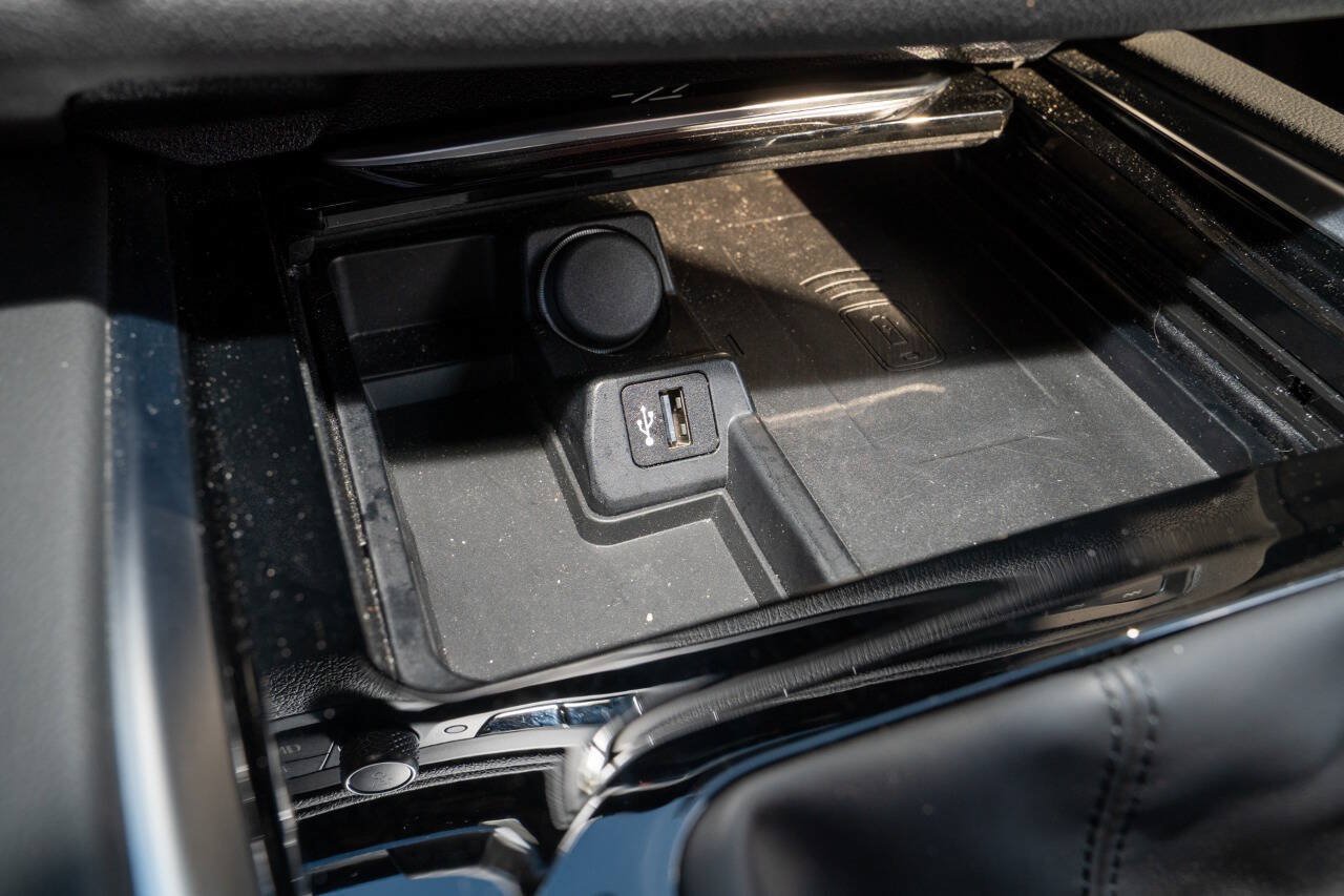 Used 2025 BMW Z4 M40i w/ Edition RWD image 32