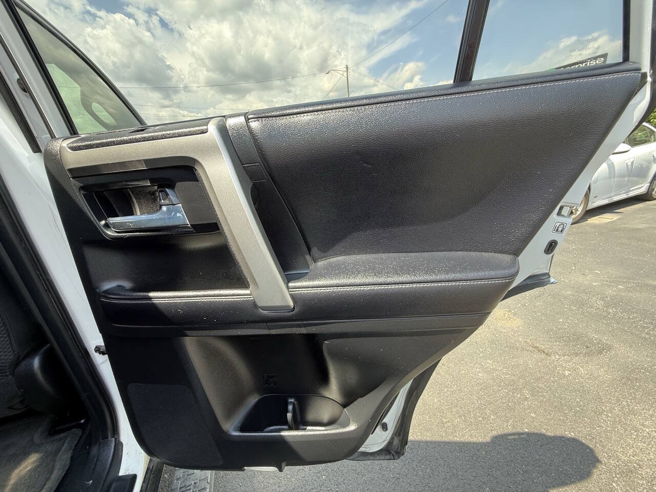 Used 2017 Toyota 4Runner SR5 AWD/4WD image 25