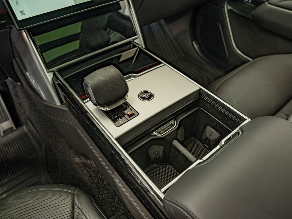 Certified 2025 Land Rover Range Rover Long Wheelbase SE AWD/4WD image 26