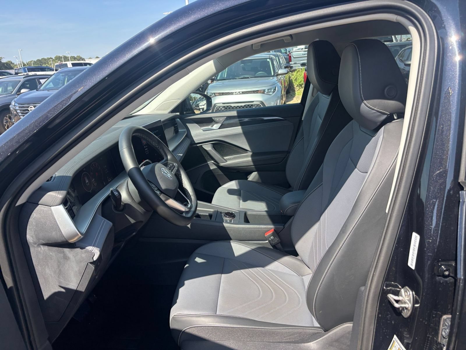 Used 2026 Volkswagen Tiguan SE AWD/4WD image 28