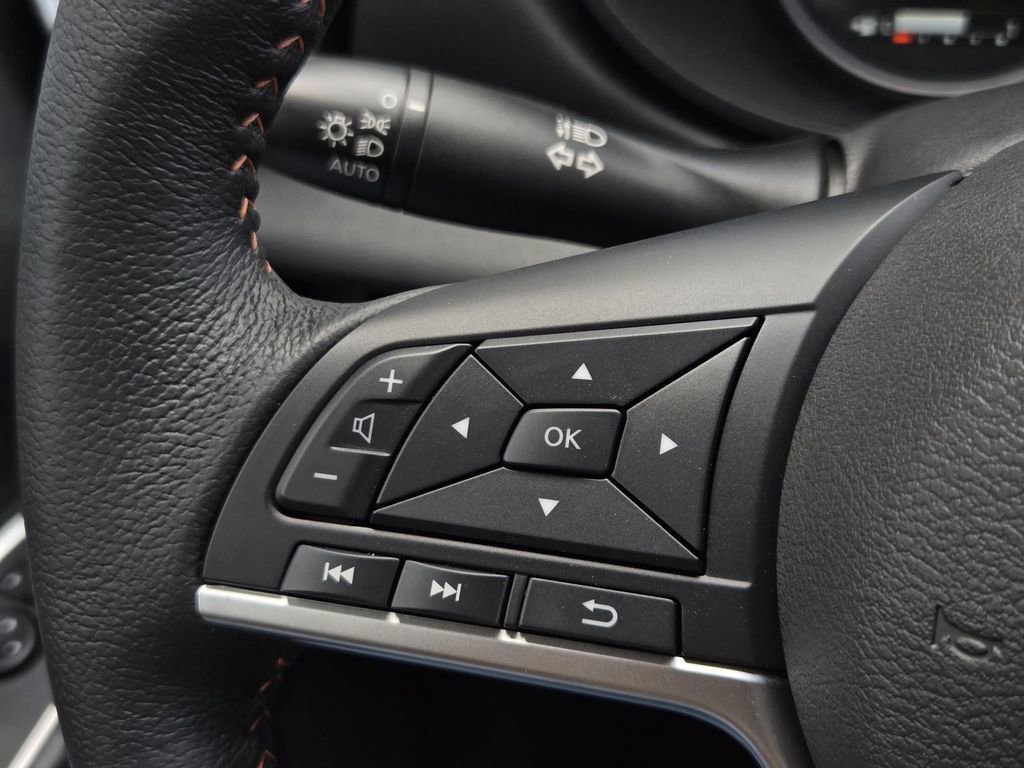 New 2025 Nissan Versa SR w/ Trunk Package image 23