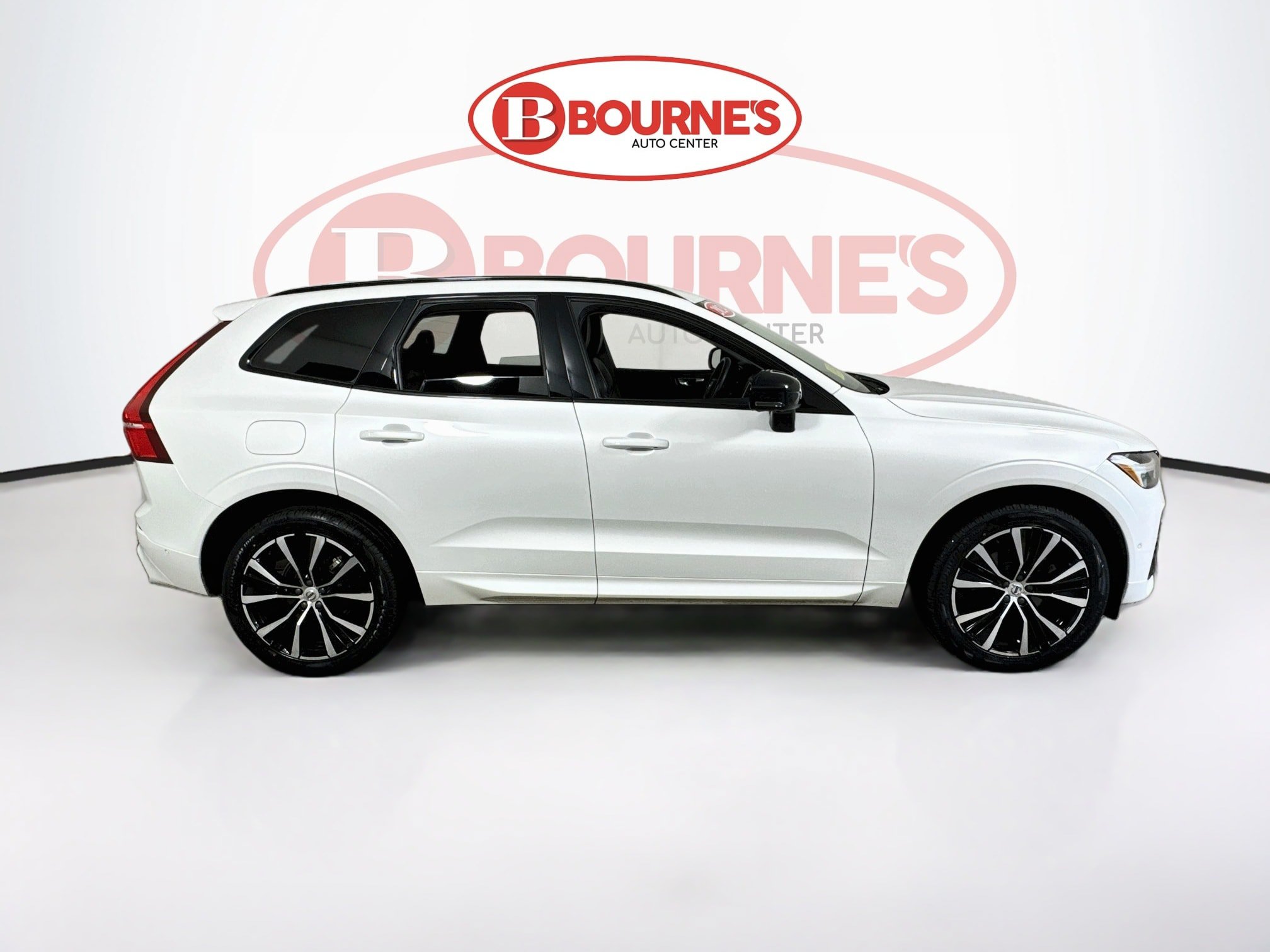Used 2024 Volvo XC60 B5 Plus w/ Protection Package Premier AWD/4WD image 12