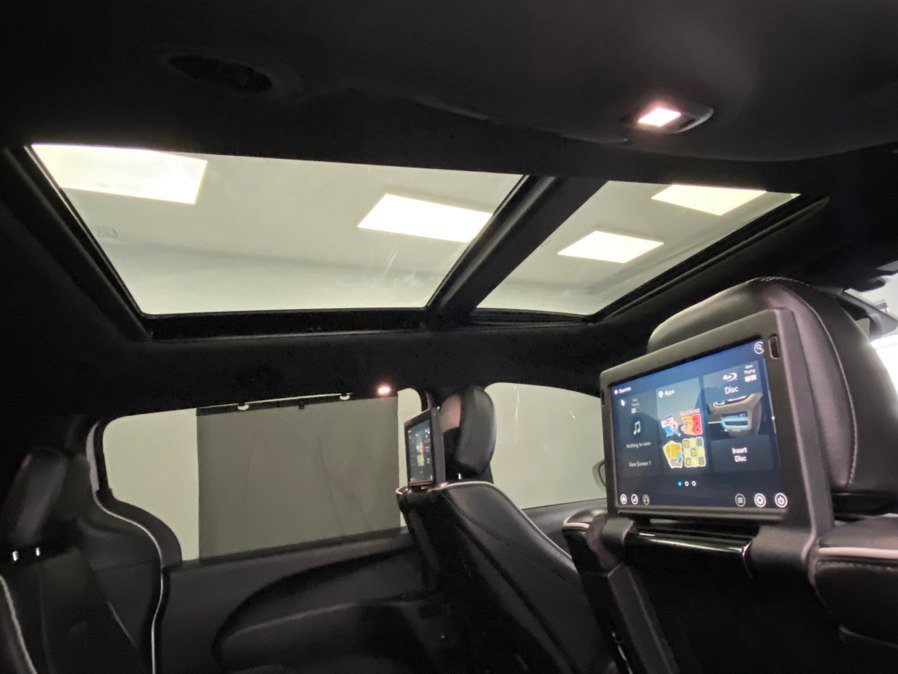 Used 2018 Chrysler Pacifica Limited w/ S Appearance Package FWD image 42
