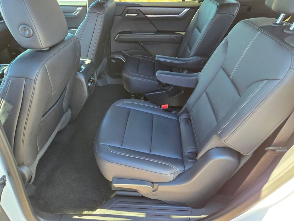 Used 2024 GMC Acadia Elevation image 9