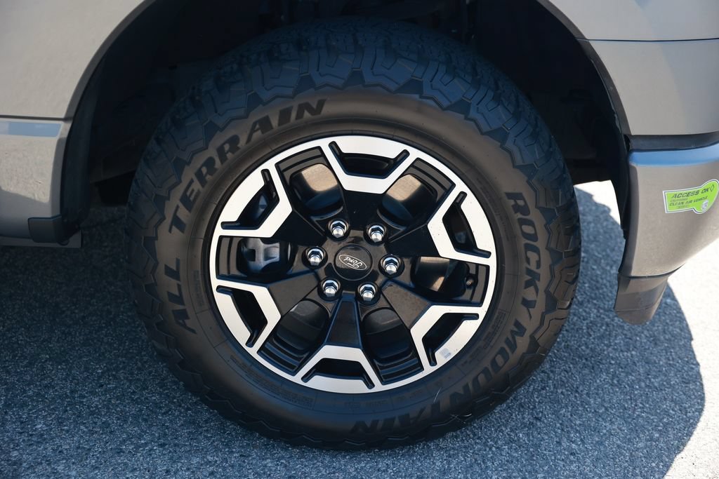 Used 2022 Ford F150 Lightning XLT AWD/4WD image 10