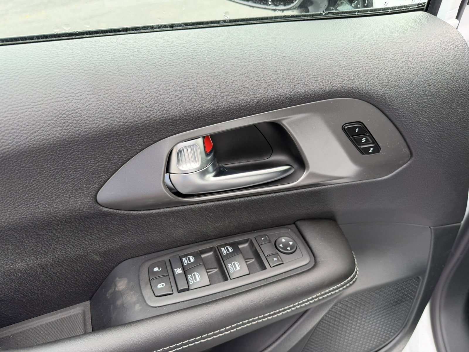 New 2026 Chrysler Pacifica Select FWD image 16