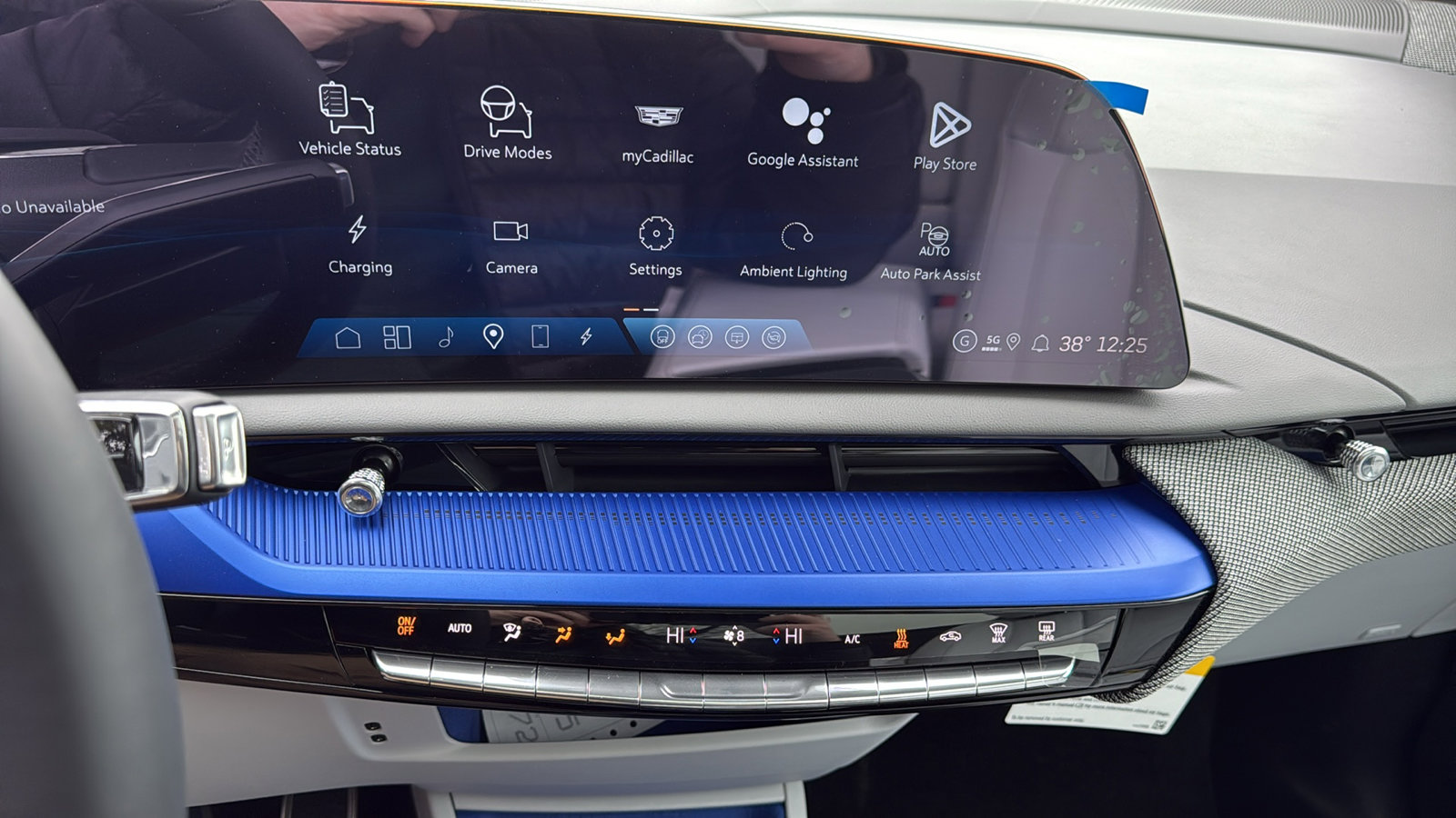 New 2026 Cadillac Optiq Luxury 2 image 18