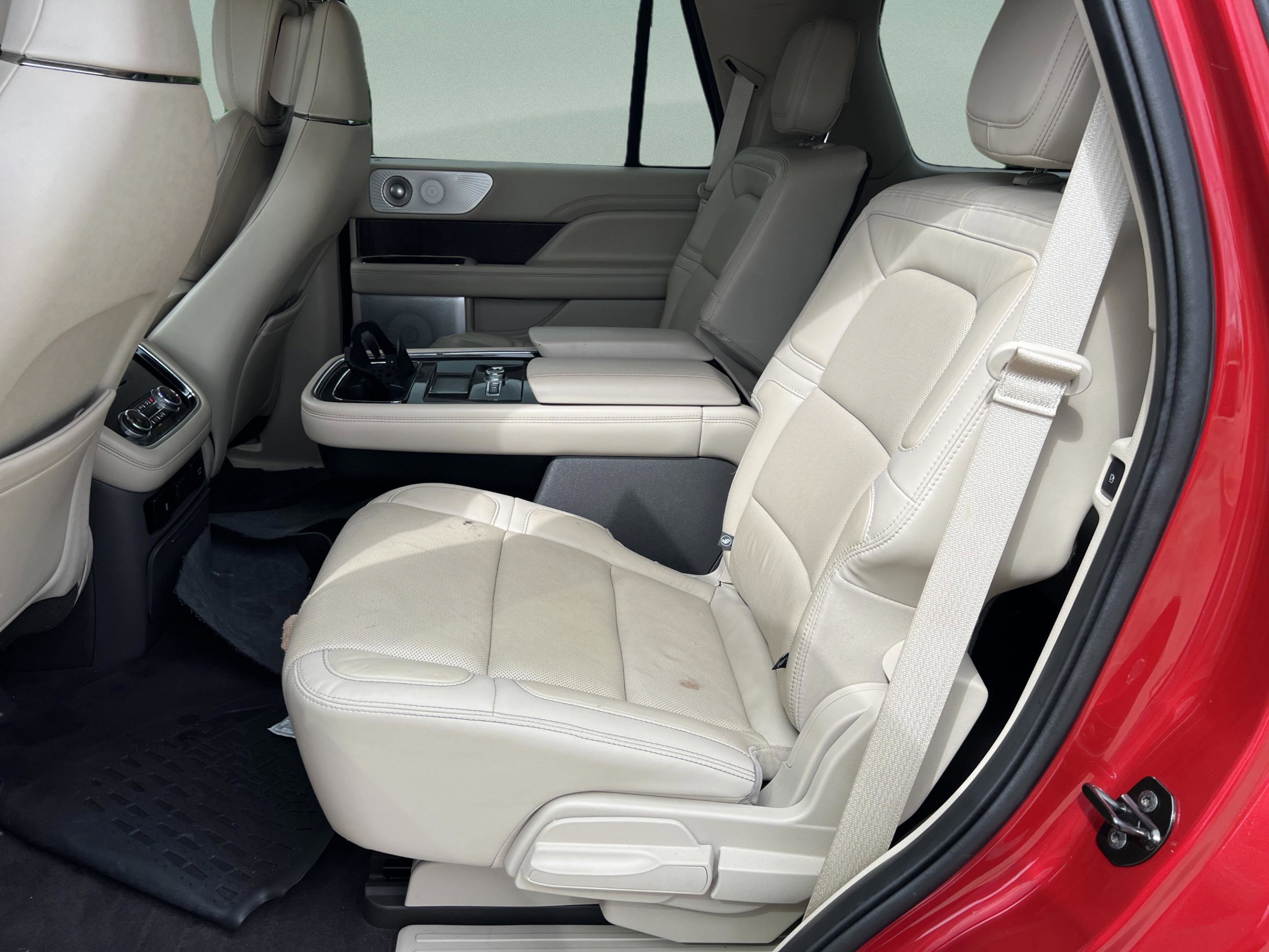 Used 2020 Lincoln Navigator Reserve w/ Luxury Package image 21