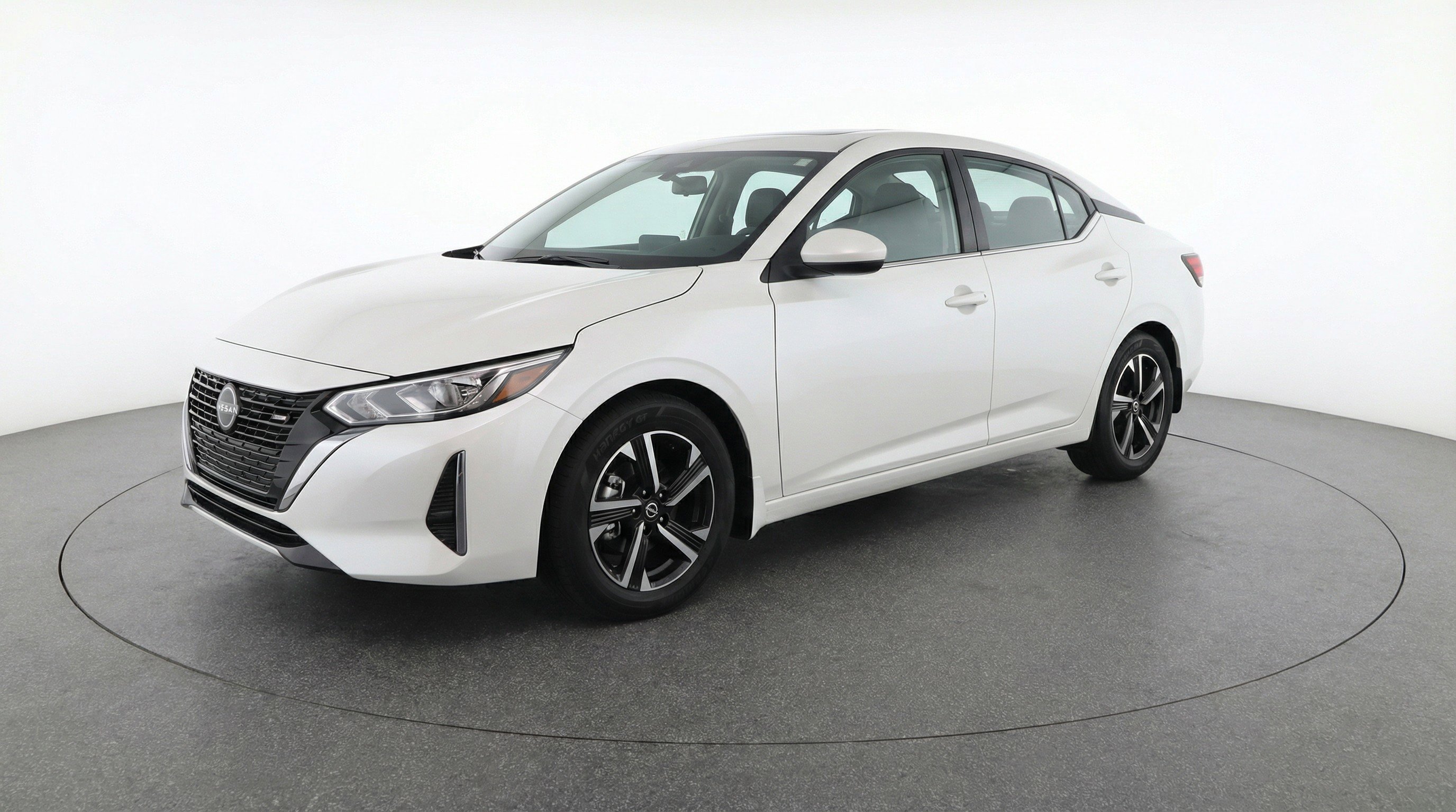 Used 2025 Nissan Sentra SV image 3