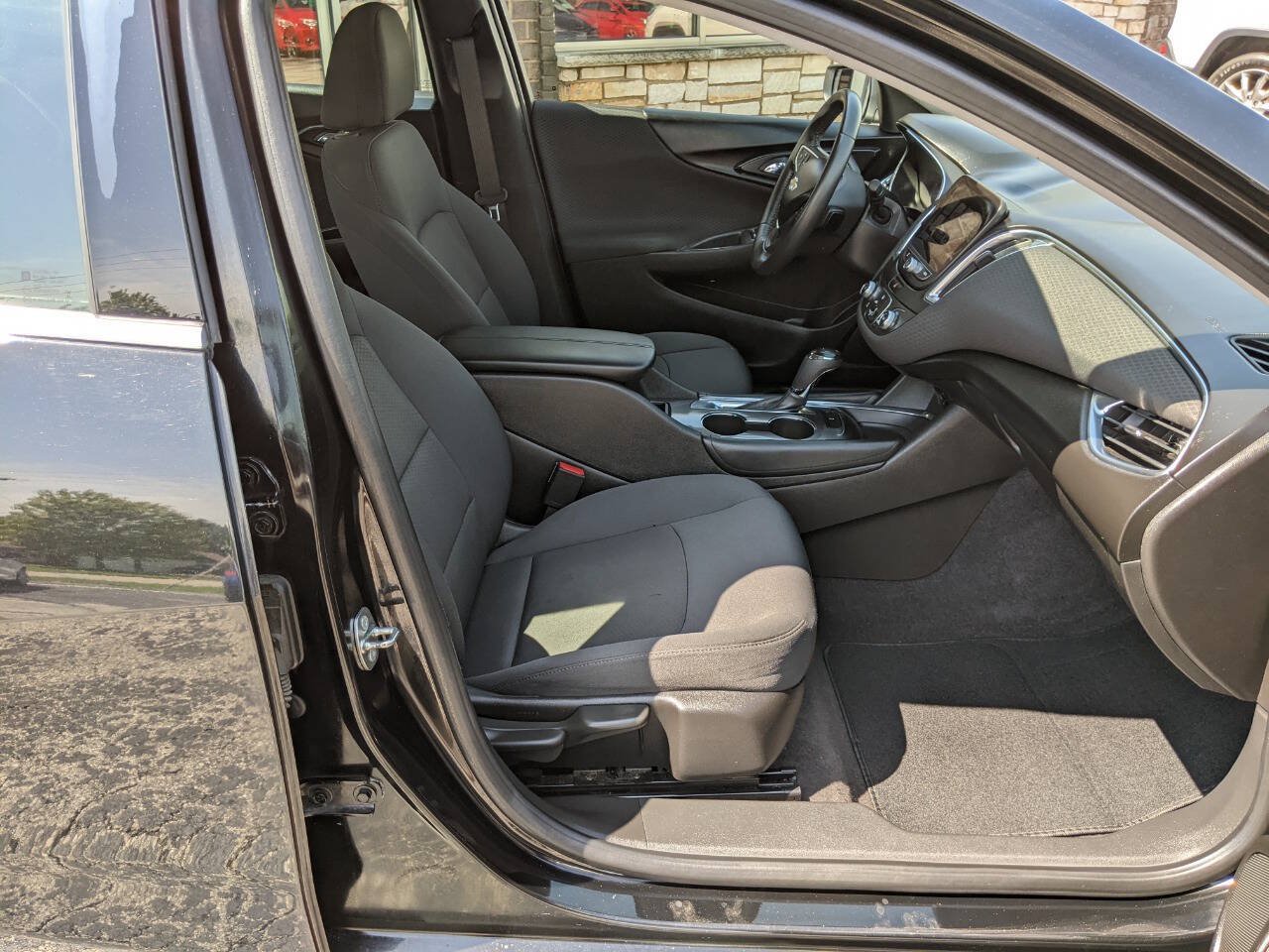 Used 2016 Chevrolet Malibu LT FWD image 14