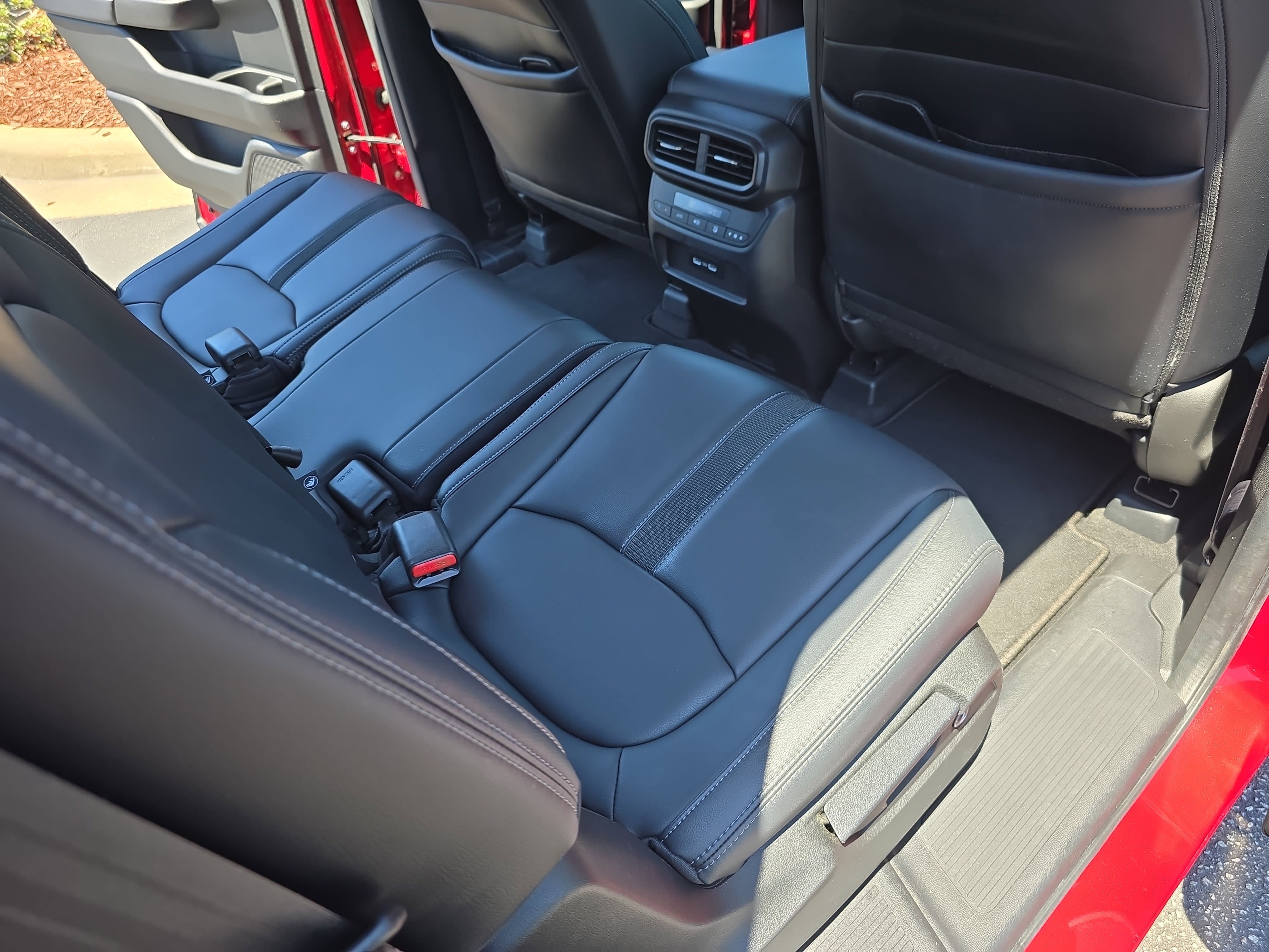 Used 2023 Honda Pilot Touring image 11