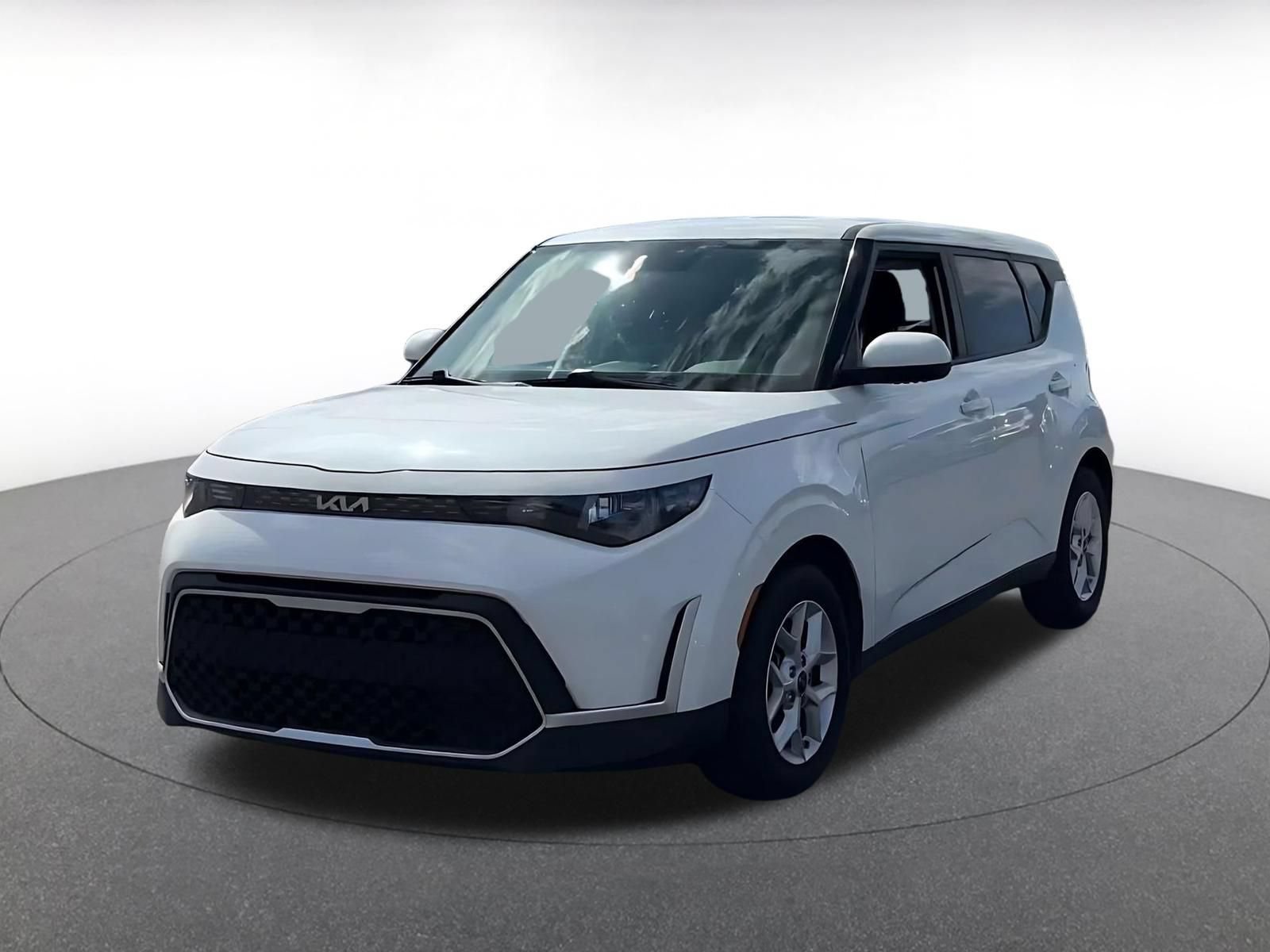 Used 2025 Kia Soul LX w/ LX Technology Package FWD image 6