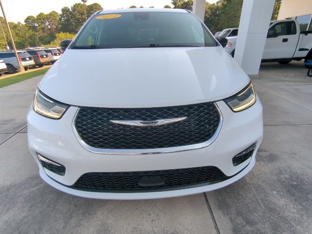 Used 2024 Chrysler Pacifica Touring-L FWD image 2