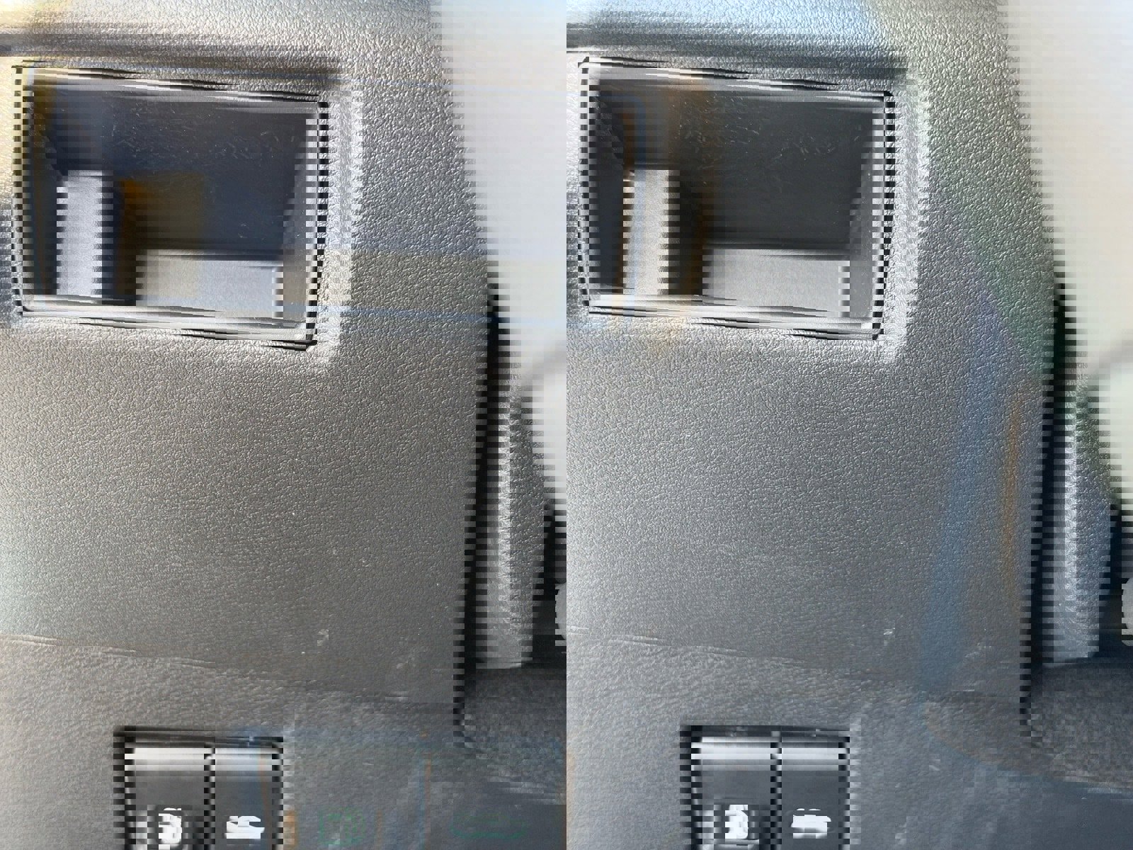 New 2025 Nissan Versa SR w/ Trunk Package image 28