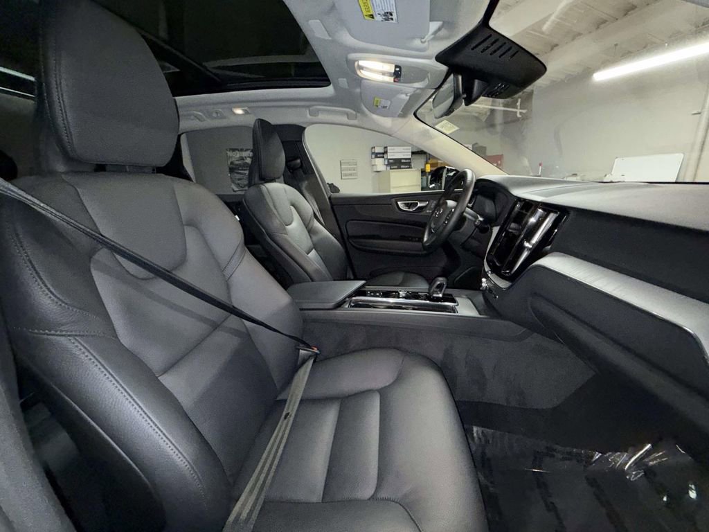 Used 2025 Volvo XC60 B5 Plus image 14