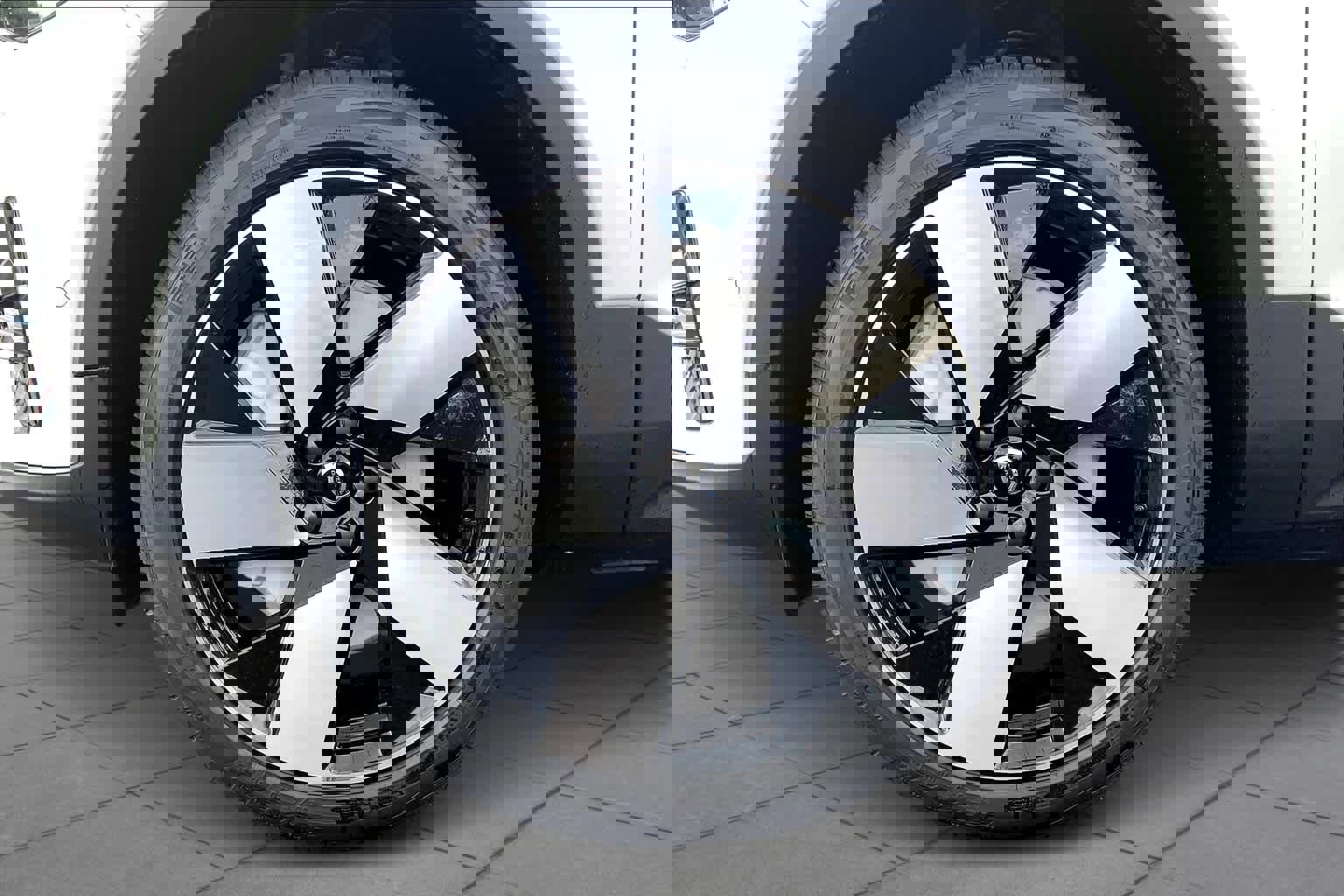 New 2024 Volvo XC40 Recharge Ultimate w/ Protection Package Premier image 15