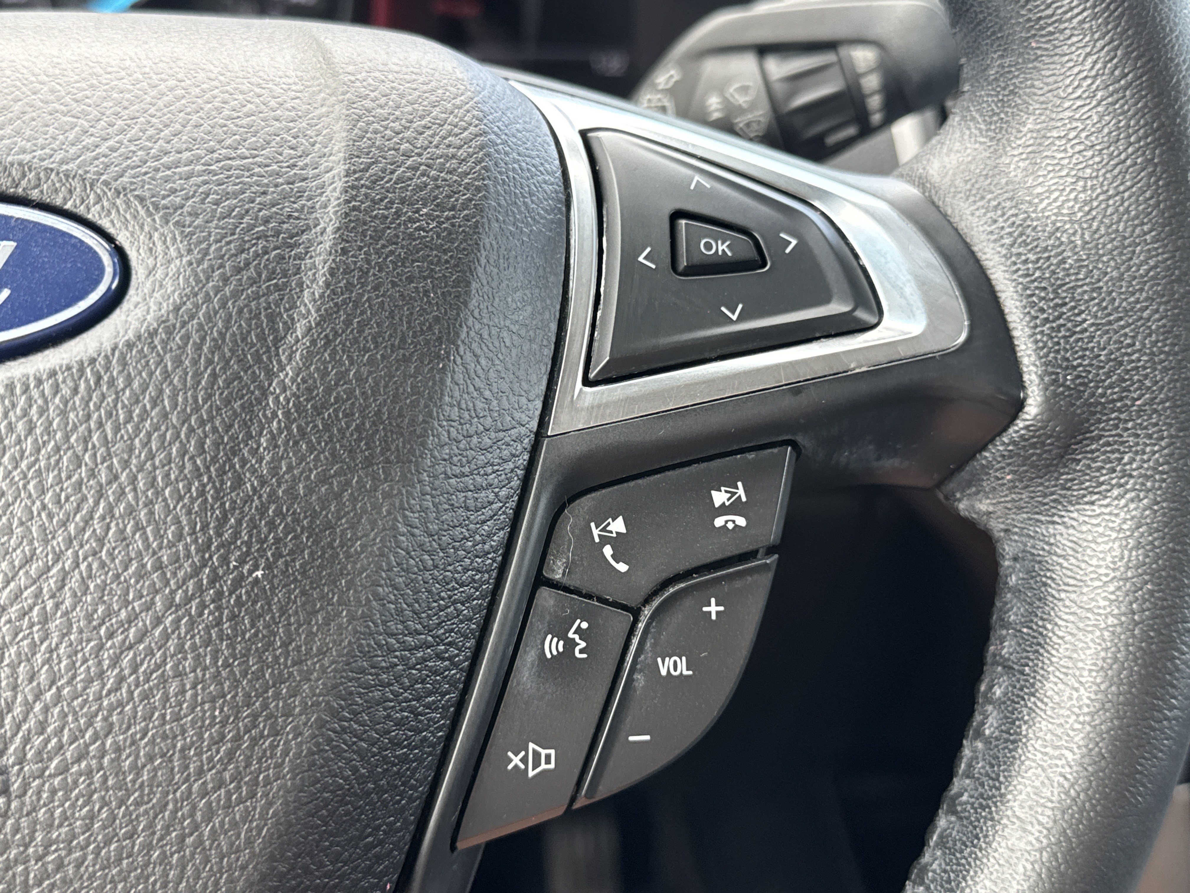 Used 2020 Ford Edge SEL FWD image 17