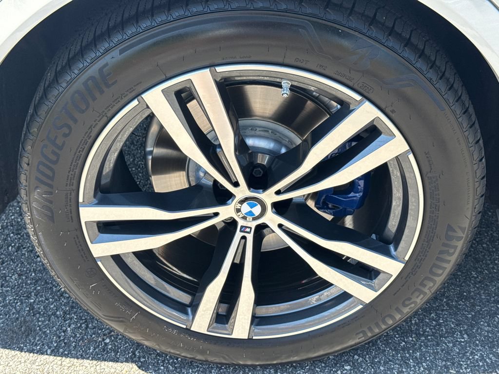 Used 2026 BMW X7 xDrive40i w/ M Sport Package AWD/4WD image 19