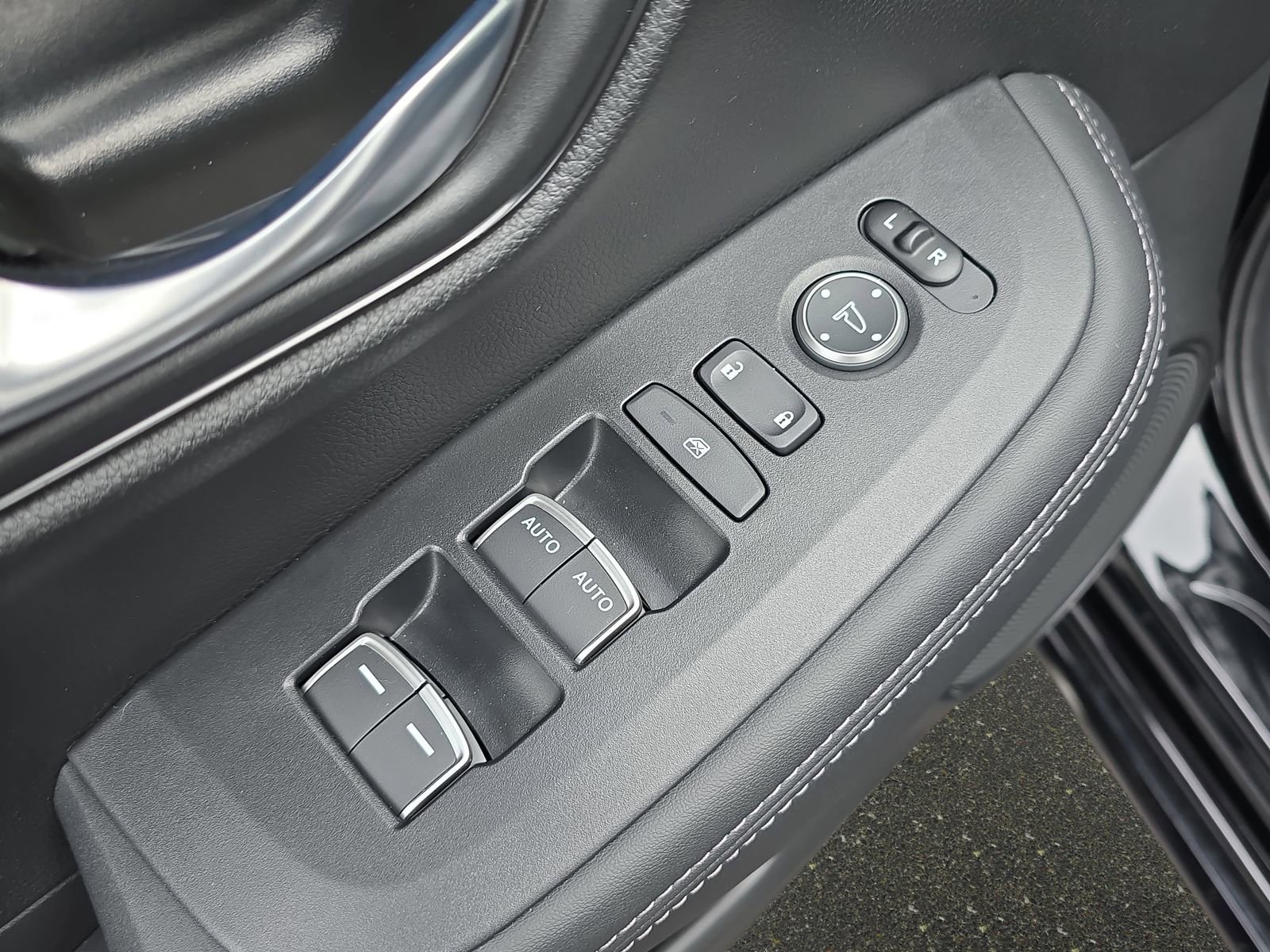 Certified 2026 Honda HR-V EX-L image 28