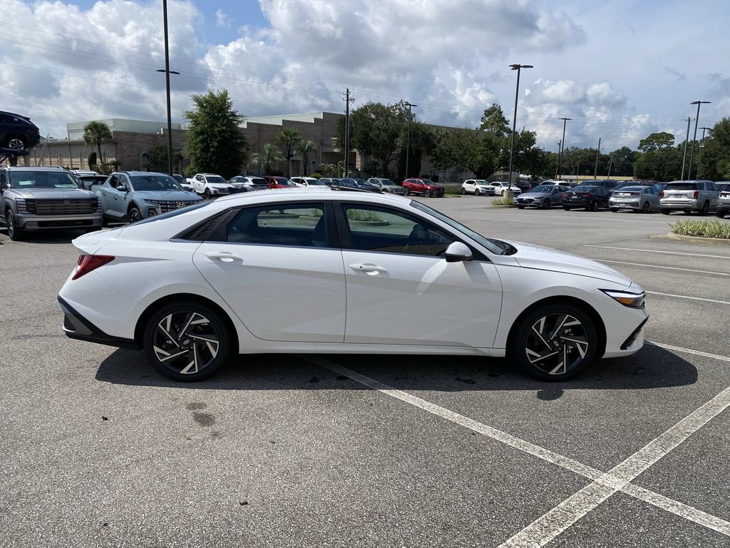 New 2026 Hyundai Elantra Limited FWD image 9