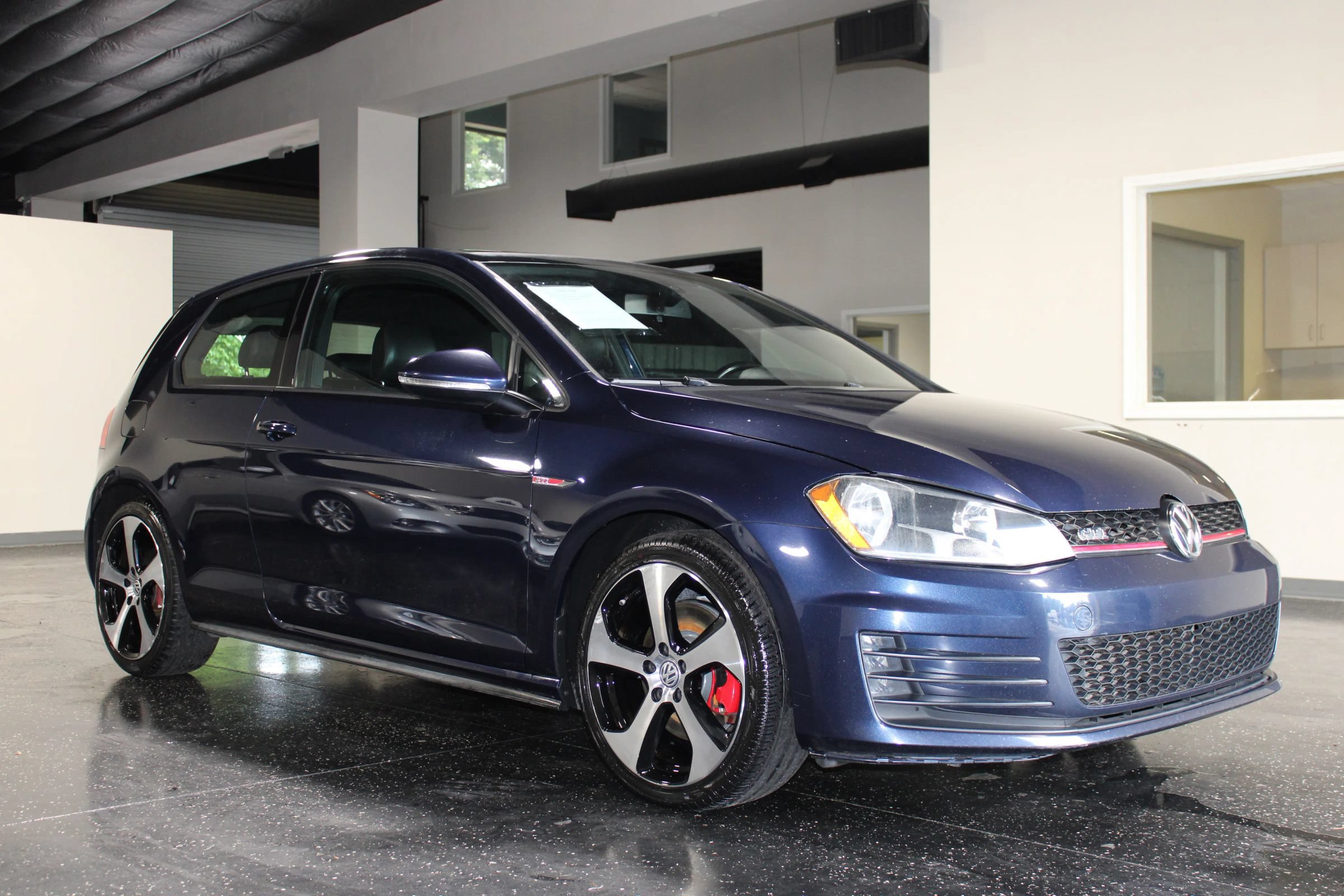 Used 2015 Volkswagen GTI SE FWD image 1