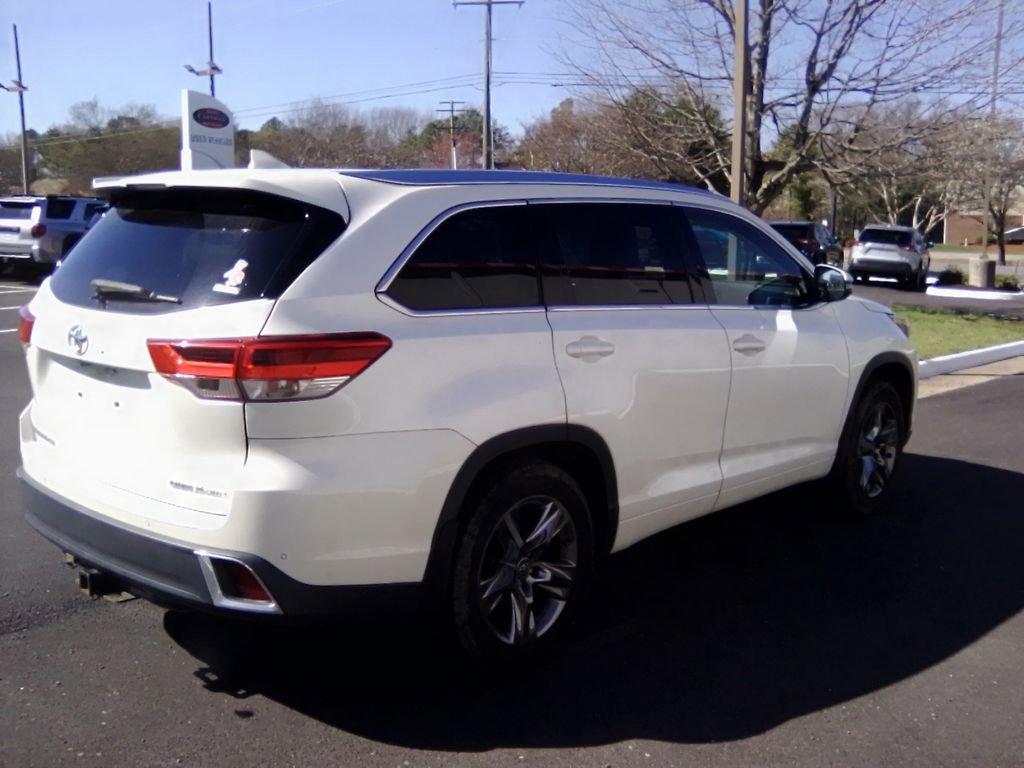 Used 2017 Toyota Highlander Limited Platinum image 4