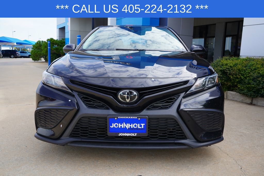 Used 2021 Toyota Camry SE image 3