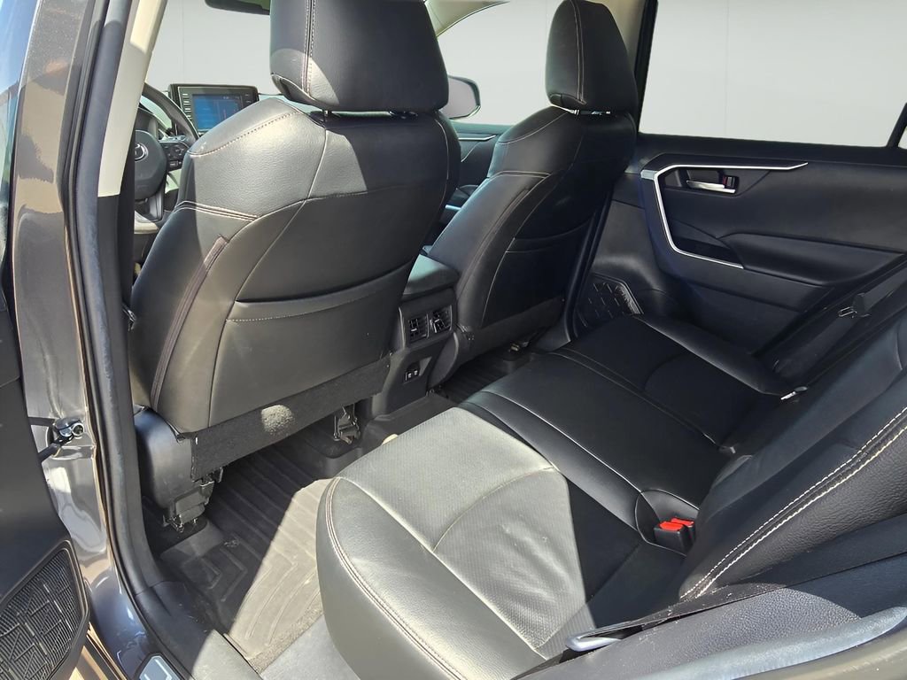 Used 2021 Toyota RAV4 XLE AWD/4WD image 23