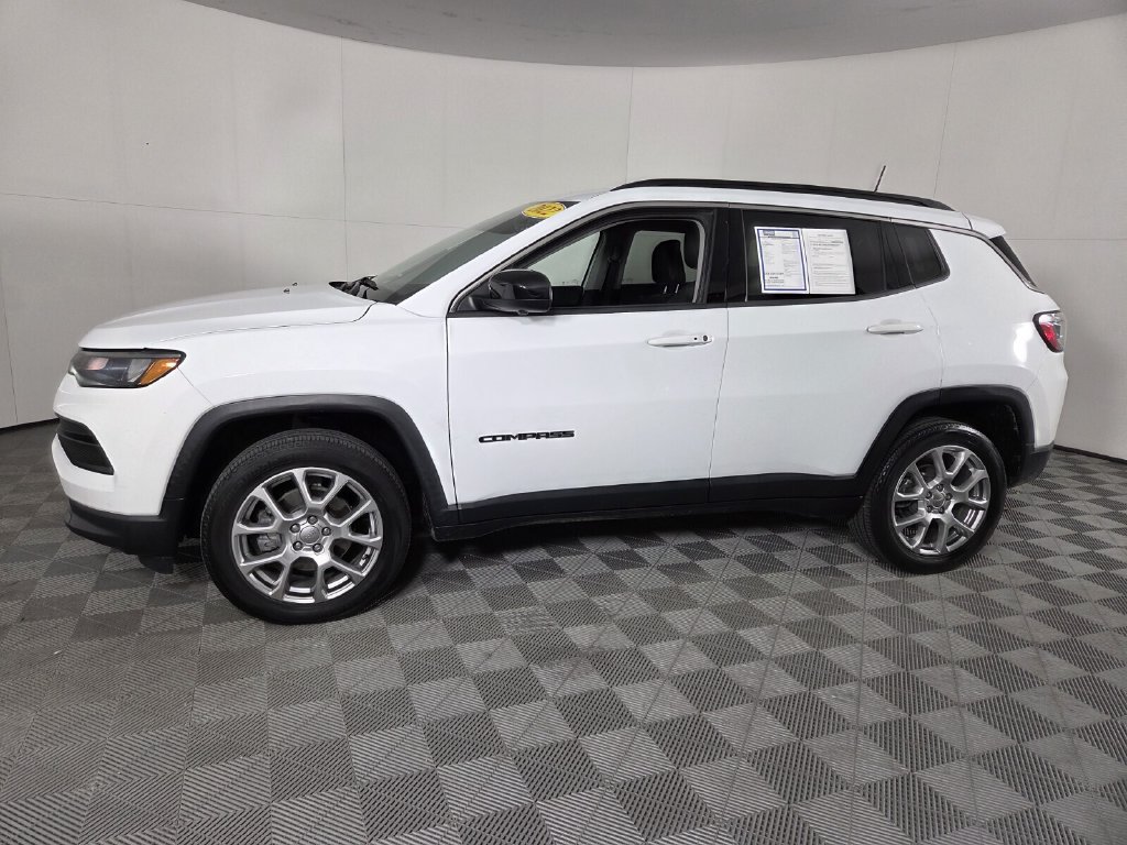 Used 2022 Jeep Compass Latitude AWD/4WD image 10