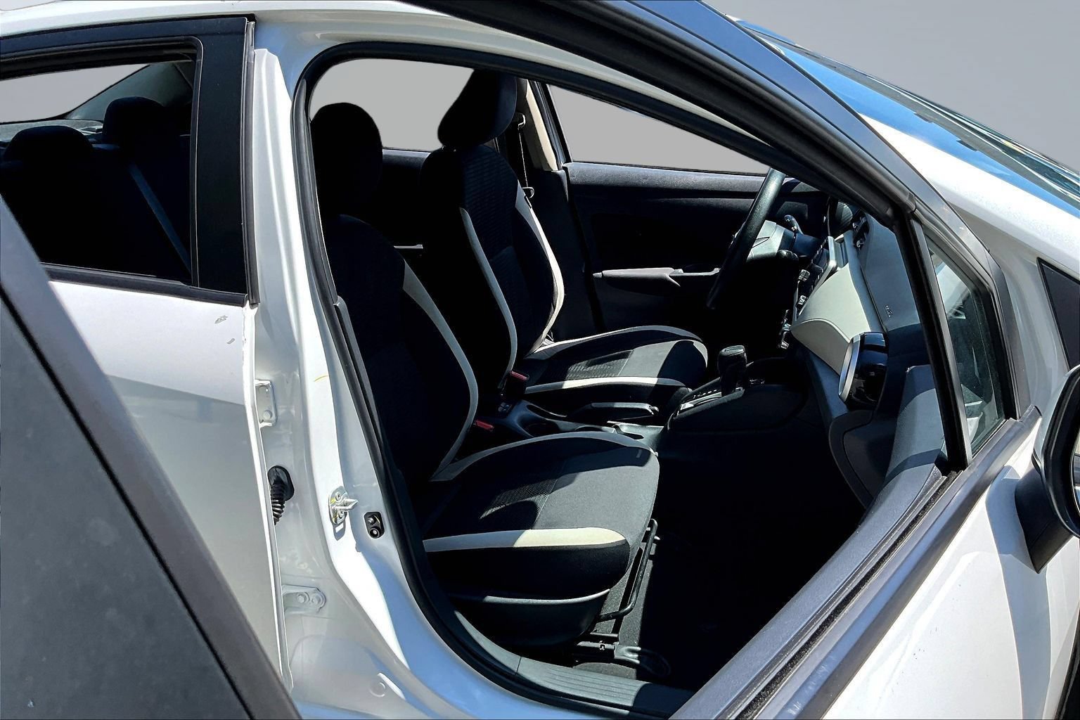 Used 2022 Nissan Versa SV FWD image 26