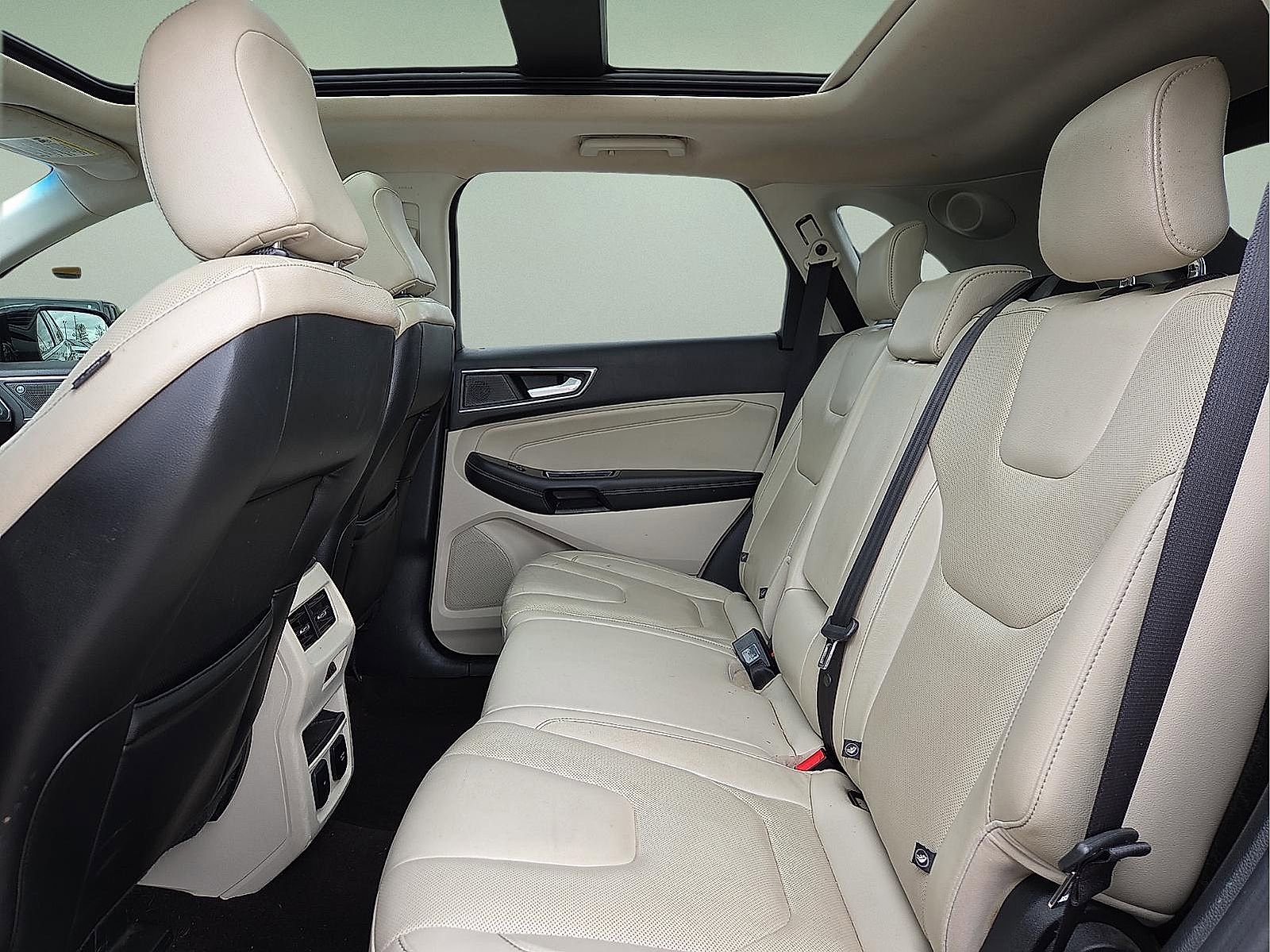 Used 2020 Ford Edge Titanium w/ Equipment Group 301A FWD image 10