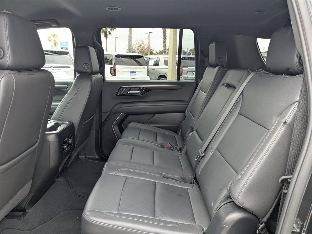 Used 2025 Chevrolet Suburban Z71 image 13