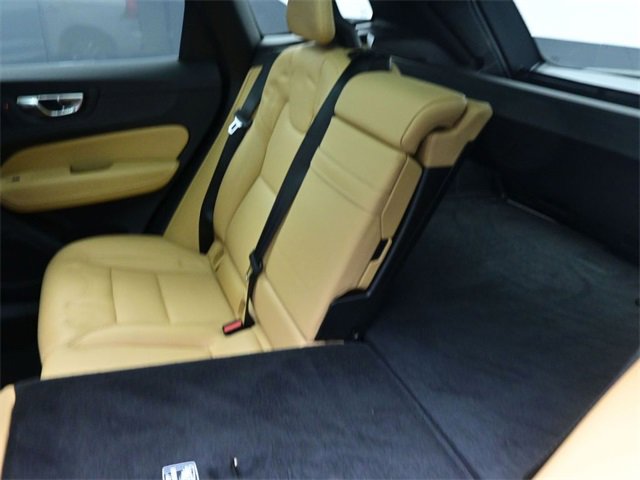 Used 2018 Volvo XC60 T5 Momentum w/ Vision Package image 22