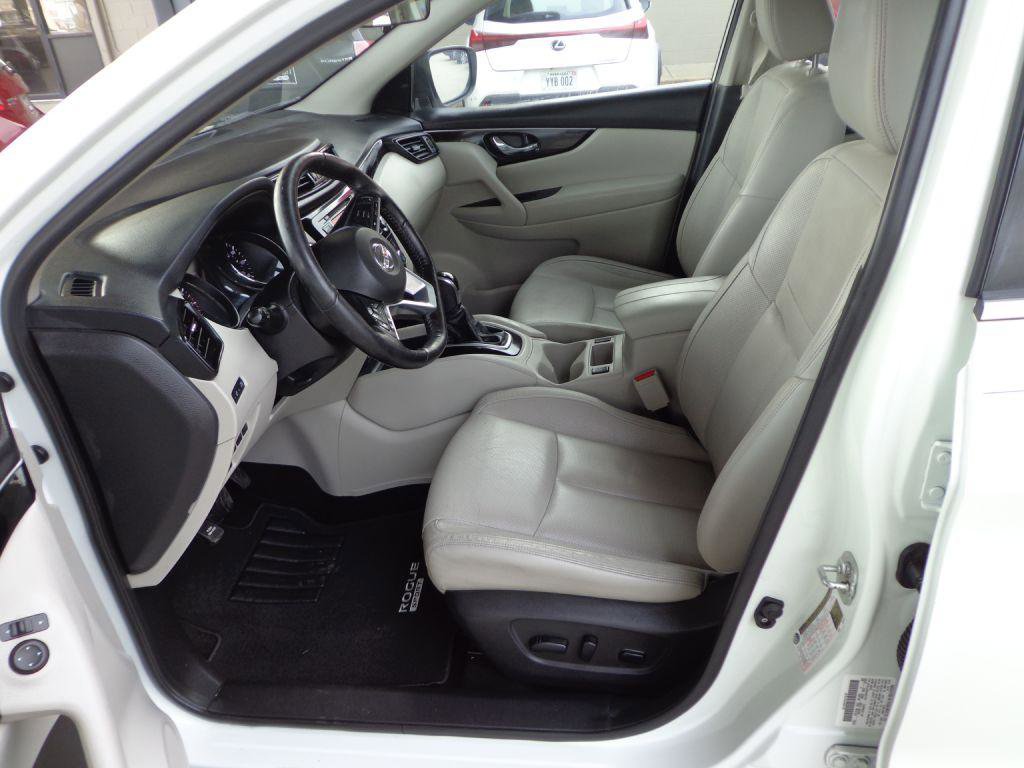 Used 2018 Nissan Rogue Sport SL image 9