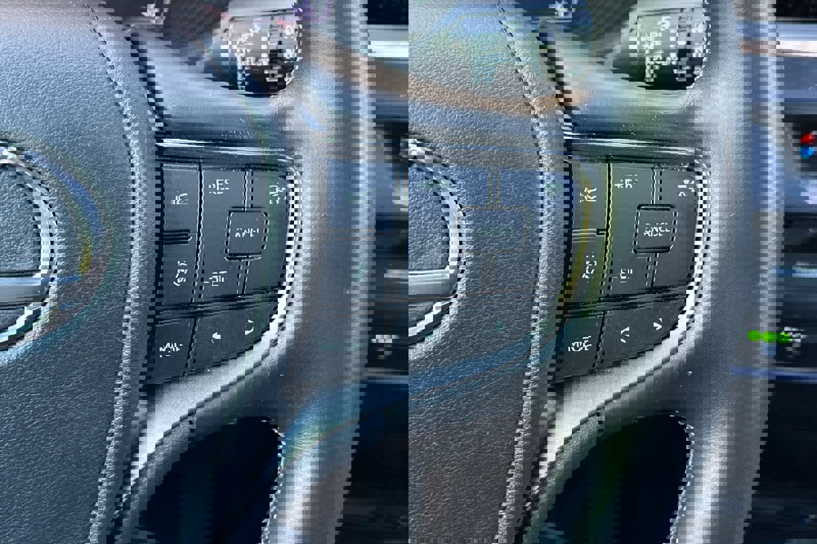 Used 2019 Lexus UX 200 w/ Premium Package image 28