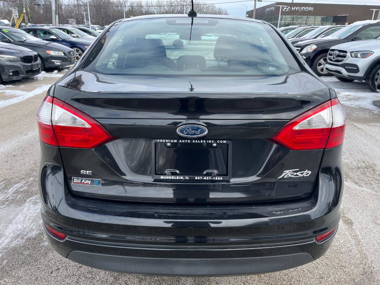 Used 2015 Ford Fiesta SE image 4