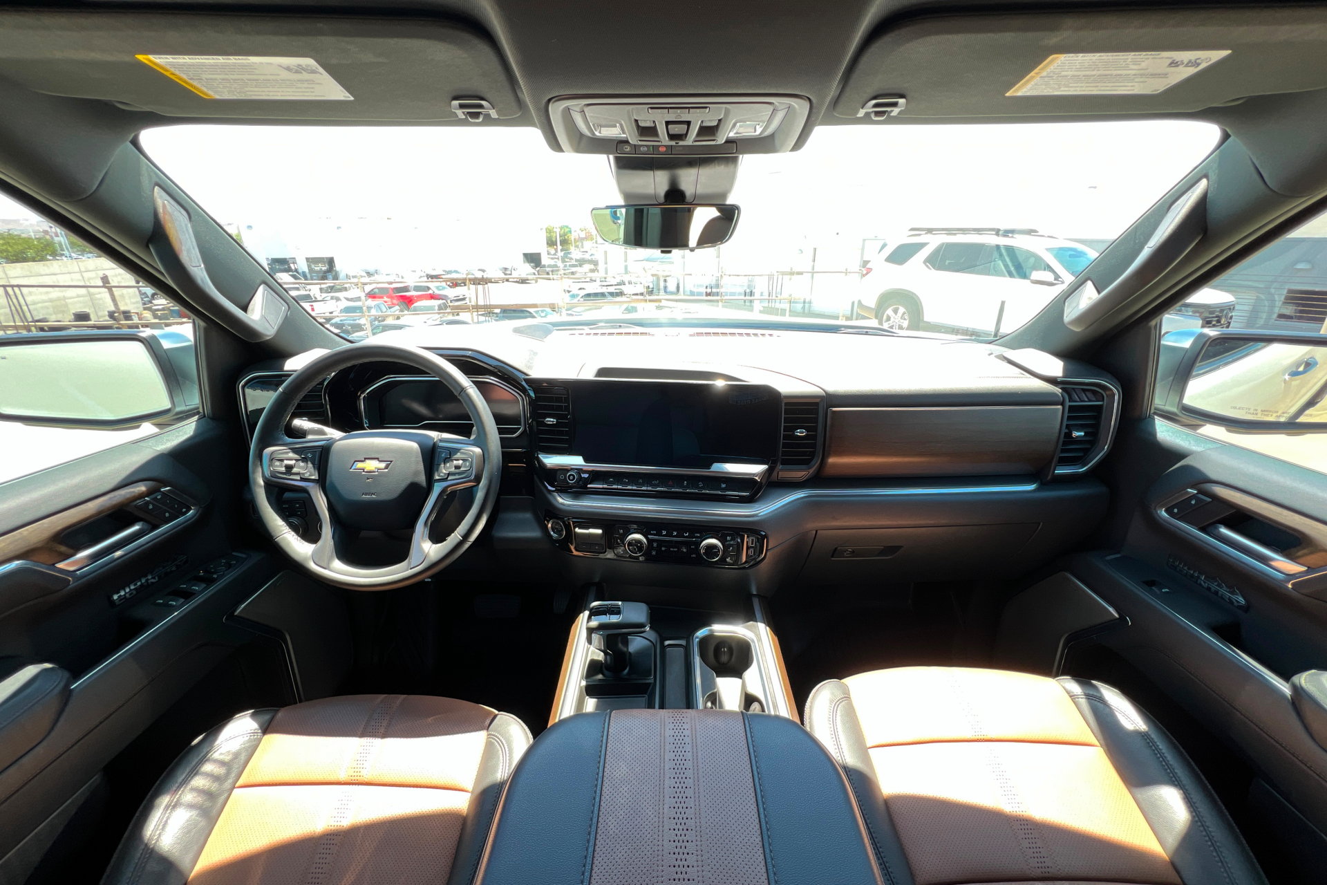 Used 2024 Chevrolet Silverado 1500 High Country w/ Technology Package AWD/4WD image 10