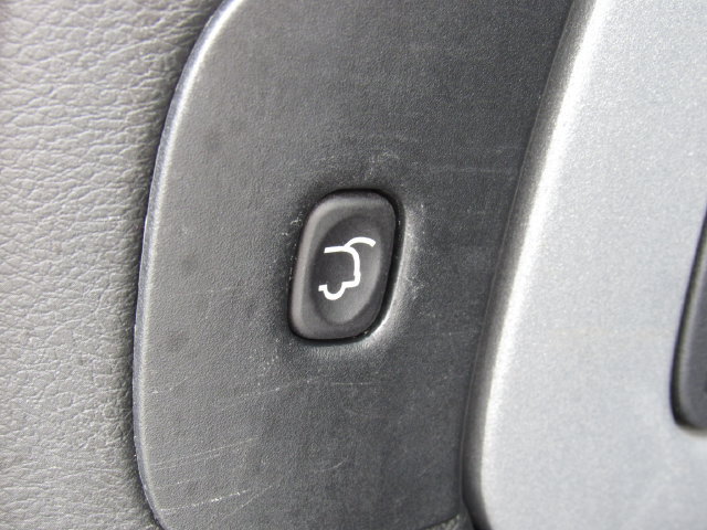Used 2018 Jeep Cherokee Limited FWD image 21