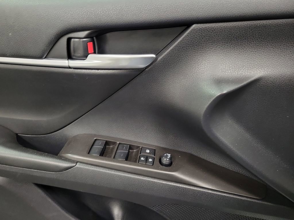 Used 2023 Toyota Camry SE image 19