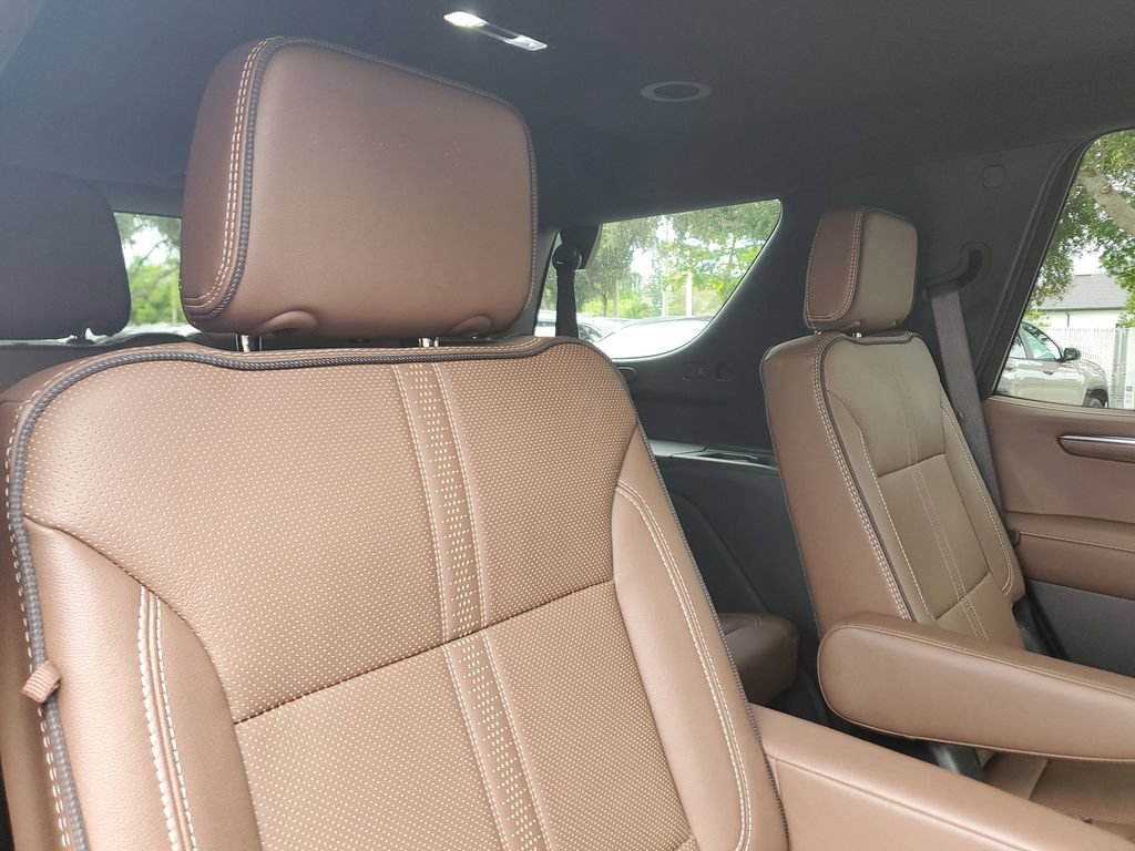 Certified 2025 Chevrolet Tahoe High Country AWD/4WD image 25