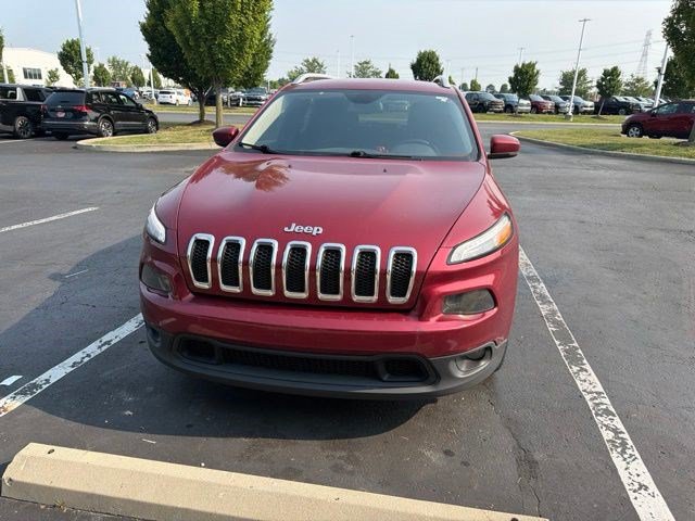Used 2017 Jeep Cherokee Latitude w/ Safety/Convenience Group FWD image 5