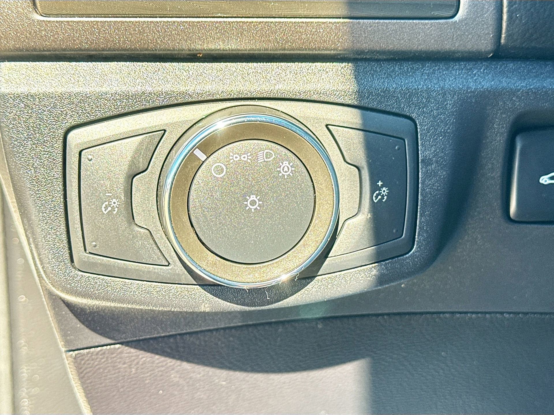 Used 2020 Ford Fusion SEL image 12