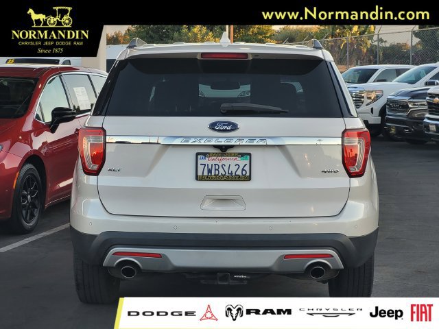 Used 2017 Ford Explorer XLT w/ Equipment Group 202A AWD/4WD image 4