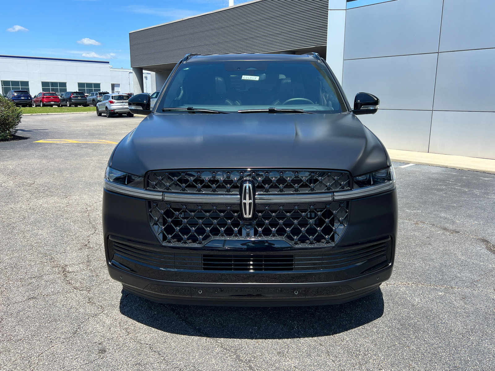 New 2026 Lincoln Navigator Reserve w/ Jet Appearance Package AWD/4WD image 2