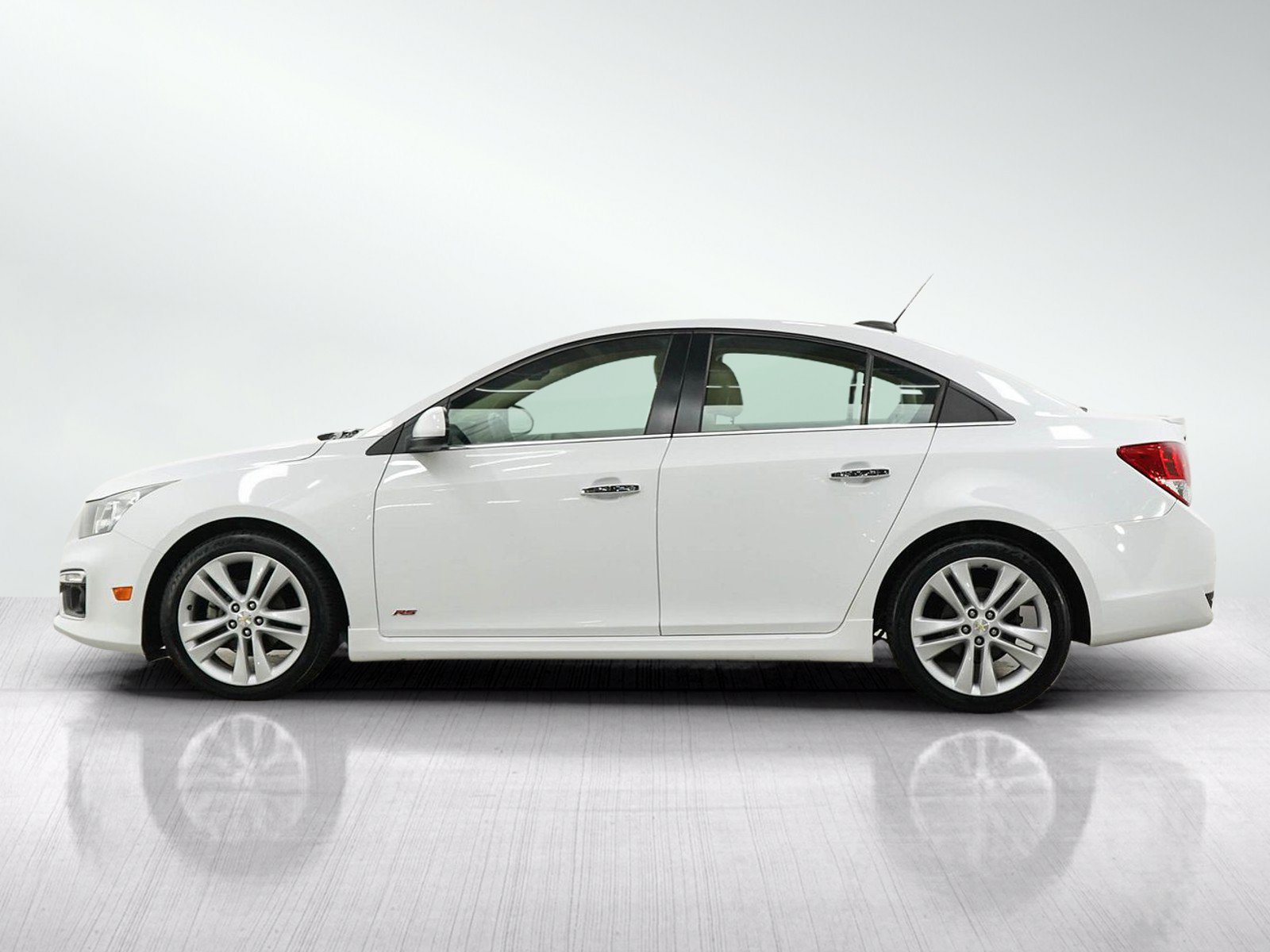 Used 2015 Chevrolet Cruze LTZ w/ Sun, Sound and Sport Package FWD image 2