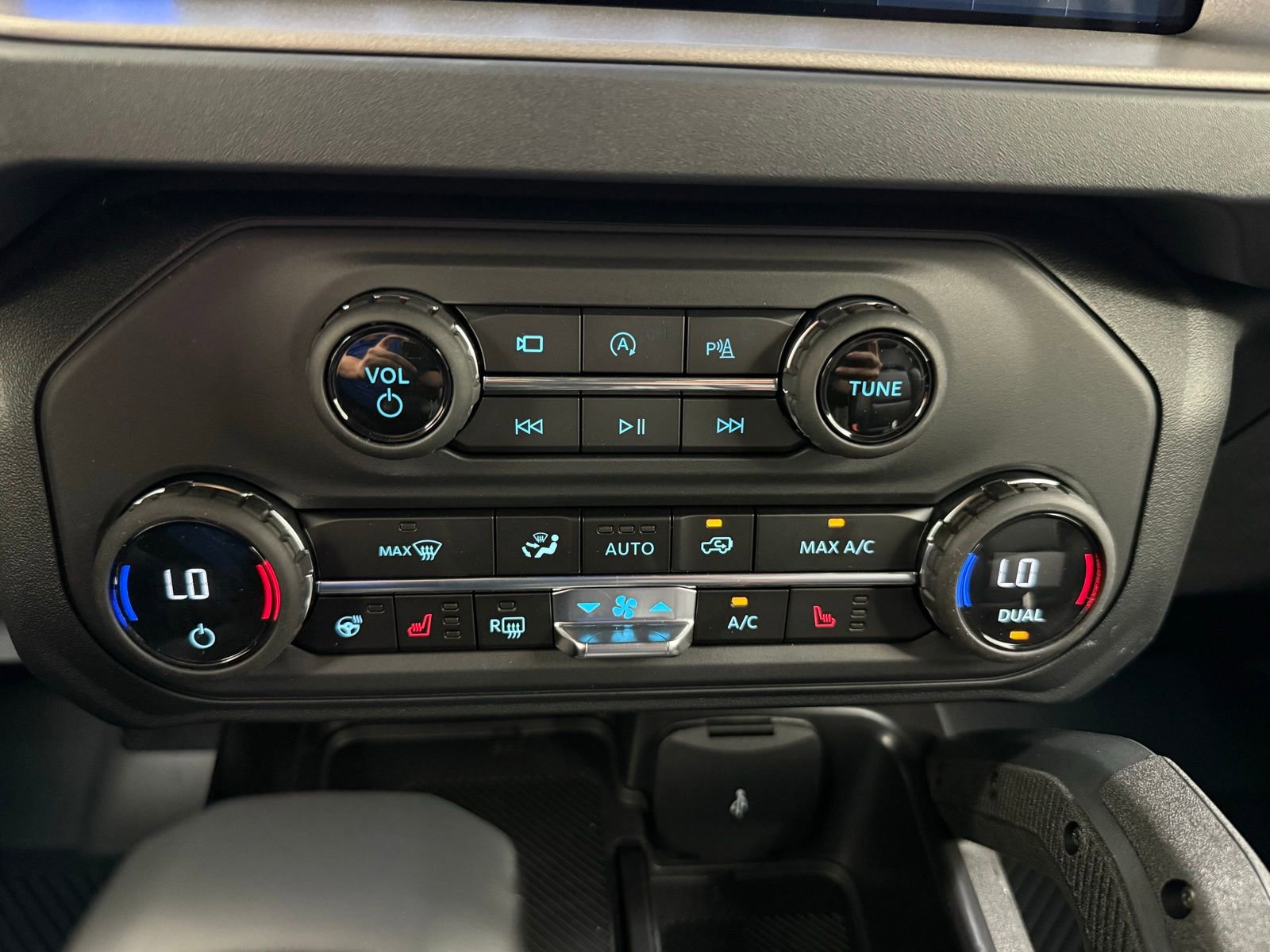 New 2025 Ford Bronco Outer Banks w/ Sasquatch Package image 18