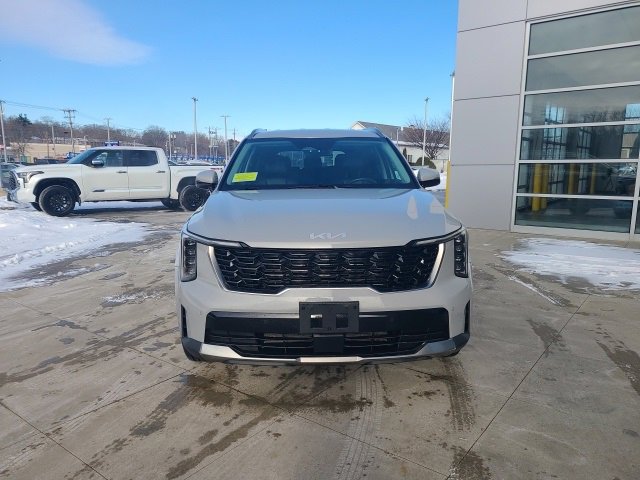 Used 2024 Kia Sorento S image 2